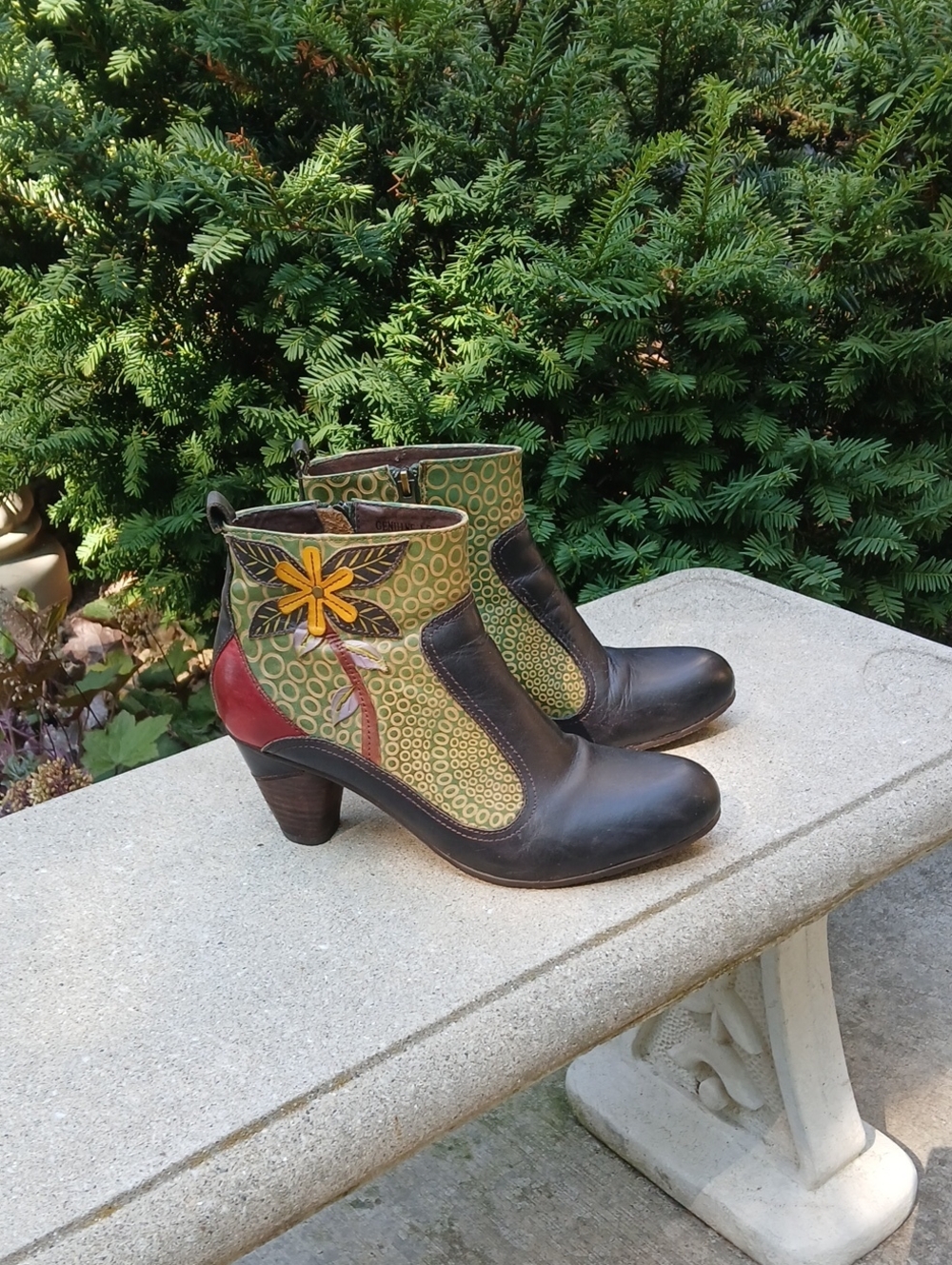 L'Artiste by Spring Step "Dramatic" Floral Leather Ankle Boots. Sz40(9)
